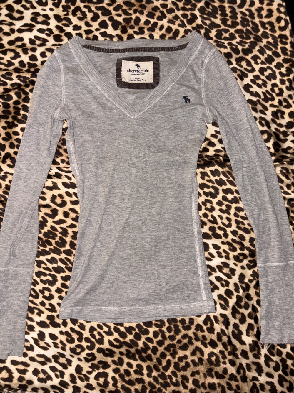 Abercrombie & Fitch Light Heather Gray V-Neck Long Sleeve Tee
